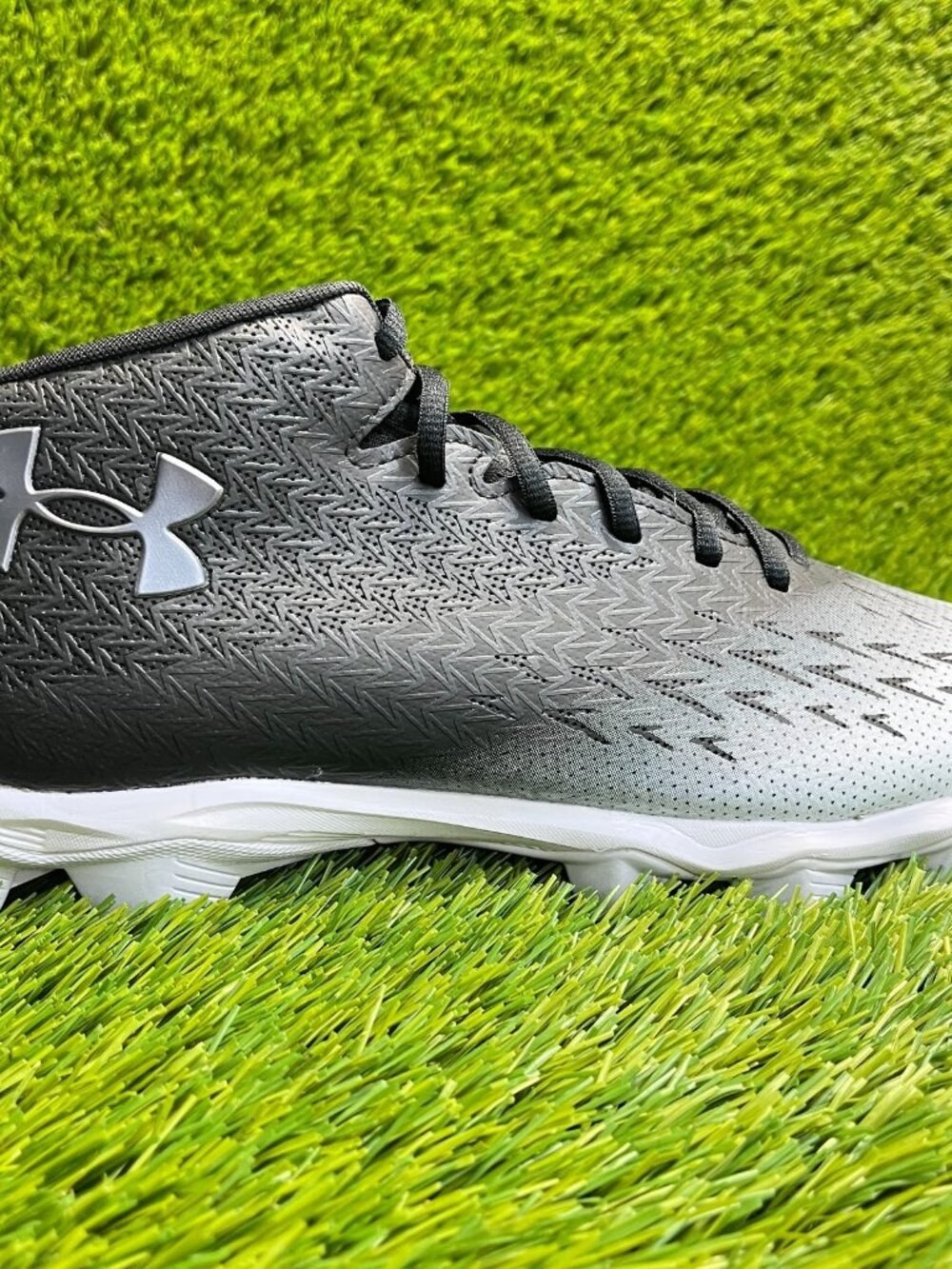Under Armour Spotlight Franchise 4.0 RM Mens Size 11 Black White Football Cleats